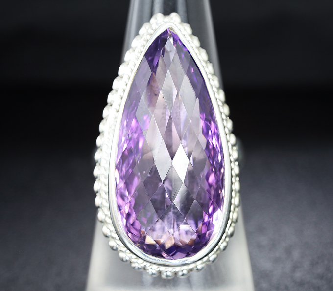 Серебряное кольцо с крупным аметистом