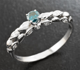Золотое кольцо с синим и бесцветными бриллиантами Золото