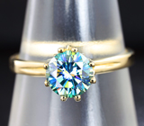 Золотое кольцо с сине-зеленым муассанитом 0,89 карат Золото