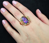 Золотое кольцо с крупным черным опалом топовых характеристик массой 6,65 карат, рубинами и цаворитами Золото