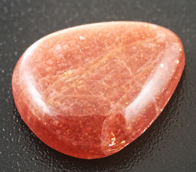 черное золото солнечный камень