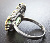 Серебряное кольцо с пренитом и разноцветными сапфирами