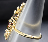 Золотое кольцо с топовым черным опалом 2,22 карат, цаворитами и рубинами Золото