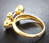 Золотое кольцо с танзанитами 3,11 карат и цаворитами Золото