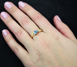 Золотое кольцо с синим сапфиром 0,65 карат и лейкосапфирами Золото