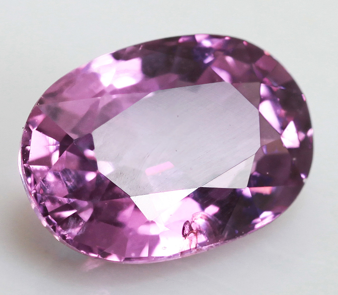Сапфир мытищи. Пурпурный сапфир. Sapfir 8655. Сапфиры натуральные. Сапфир камень пурпурный.