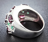 Стильное серебряное кольцо с родолитами и изумрудами Серебро 925