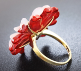 Золотое кольцо с резным цветком из агата 28,75 карат, рубином и лейкосапфирами Золото