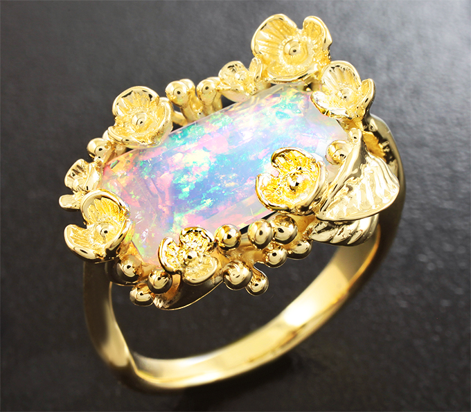 Кольцо золото якутии. Опал кольцо 585. Украшения с опалом. Красивые золотые украшения. Ювелирные изделия с опалами.