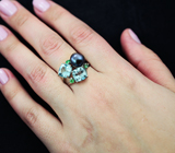 Серебряное кольцо с цветной жемчужиной, голубыми топазами и цаворитами Серебро 925