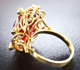 Золотое кольцо с кабошоном рубина 17,31 карат и лейкосапфирами Золото