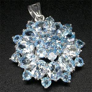 Красивейший кулон с голубыми топазами