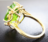 Золотое кольцо с крупным перидотом 12,87 карат Золото