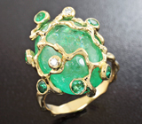 Золотое кольцо с кабошоном изумруда 16,65 карат, ограненными изумрудами и бриллиантами Золото