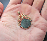 Артефакт! Золотой кулон с бронзовой римской монетой 2,82 грамм и синими сапфирами Золото