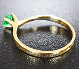 Золотое кольцо с ярким изумрудом 0,35 карат Золото