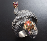 Серебряное кольцо с кристаллическим черным опалом и родолитами Серебро 925