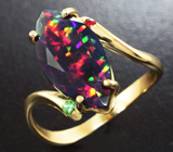 Золотое кольцо с ограненным черным опалом 2,62 карат, рубином и цаворитом Золото