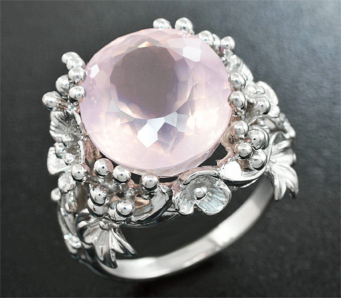 Кольцо серебро розовый. Кольцо Norrsken с натуральным розовым кварцем. Кольцо 1972 серебряное с розовым кварцем. Ювелирочка розовый кварц серебро. Кольцо серебряное 15038 с кварцем.