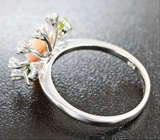 Прелестное серебряное кольцо с резным перламутром, перидотом и цветной эмалью Серебро 925