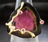 Золотое кольцо со слайсом арбузного турмалина, розовыми турмалинами и бриллиантом Золото