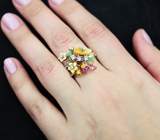Серебряное кольцо с розовым турмалином, резным перламутром и цветной эмалью Серебро 925