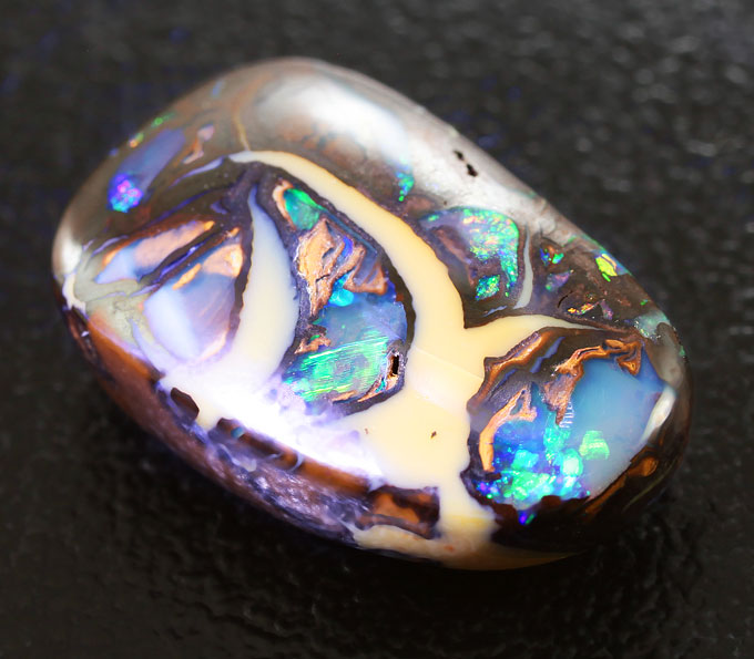 Australian boulder opal (Австралийский болдер опал) 6,8 карат Не указан.