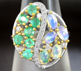 Чудесное серебряное кольцо с кристаллическими опалами и изумрудами Серебро 925