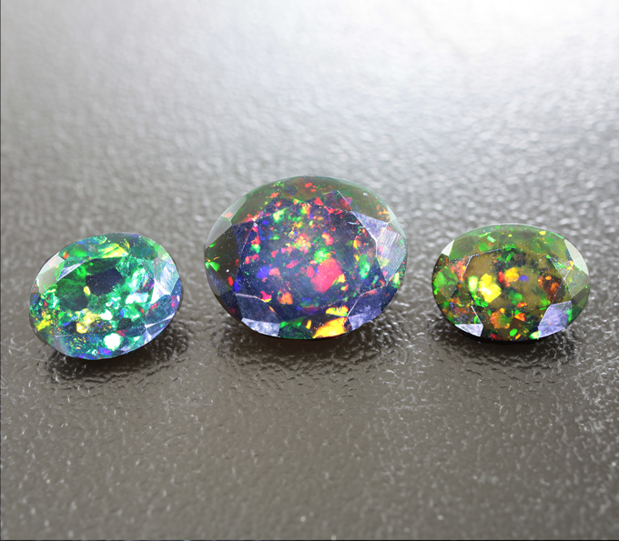 Набор из 3 ограненных черных опалов 3,36 карат