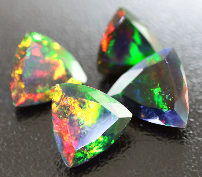 Набор из 4 ограненных черных опалов 3,56 карат