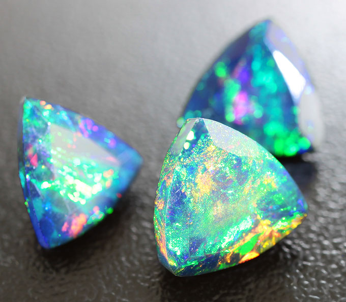 Набор из 3 ограненных черных опалов 3,96 карат