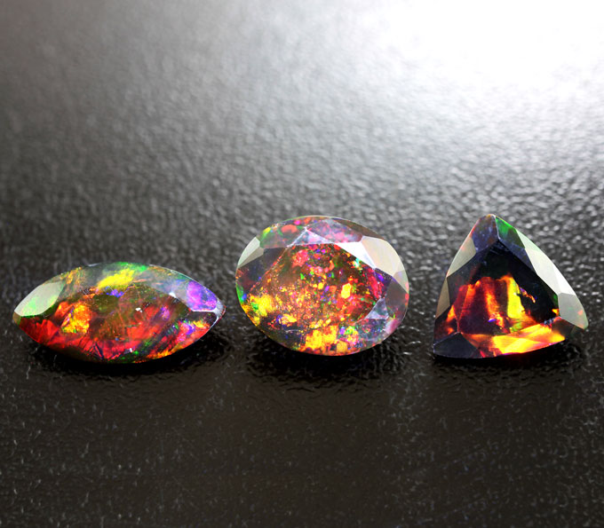 Набор из 3 ограненных черных опалов 4,58 карат