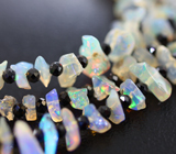 Колье из 121 необработанного эфиопского опала и бусин черных шпинелей 37 карат 