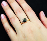 Золотое кольцо с редкой синей и розовыми шпинелями Золото