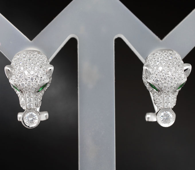 Серебряные серьги «Тигры» с зеленым и бесцветным кубиком циркония