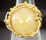 Серебряное кольцо с кабошоном желтого сапфира и родолитами Серебро 925