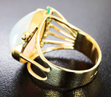Золотое кольцо с ярчайшим кристаллическим эфиопским опалом 7,06 карат, изумрудами и бриллиантом Золото