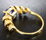 Золотое кольцо с насыщенным танзанитом 2,79 карат и бесцветными цирконами Золото