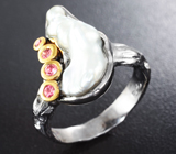 Серебряное кольцо с жемчужиной барокко и розовыми сапфирами