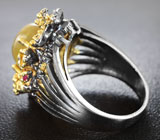 Серебряное кольцо с полихромным флюоритом, жемчужиной, диопсидами и рубинами Серебро 925