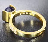 Золотое кольцо с сапфиром со сменой цвета 1,77 карата и лейкосапфирами Золото