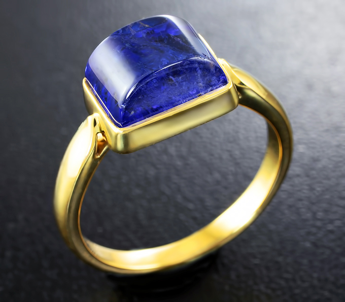 Золотое кольцо с насыщенным танзанитом 4,75 карата