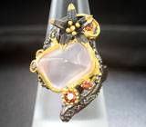 Серебряное кольцо с розовым кварцем и мозамбикскими гранатами