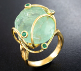 Золотое кольцо с крупным уральским зеленым бериллом 20,04 карата и изумрудами Золото