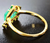 Золотое кольцо с ярким уральским изумрудом авторской огранки 1,2 карата и бриллиантами Золото