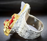Серебряное кольцо с халцедоном ручной обработки, кораллами и родолитом Серебро 925