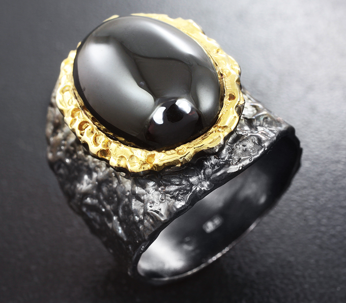 Серебряное кольцо с черной шпинелью