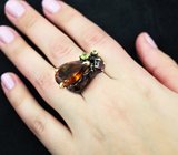 Серебряное кольцо с «коньячным» цитрином 19 карат, родолитом и перидотами