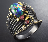 Серебряное кольцо с кристаллическим черным опалом и родолитами Серебро 925