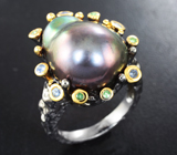 Серебряное кольцо с цветной жемчужиной 23,8 карата, цаворитами и синими сапфирами Серебро 925